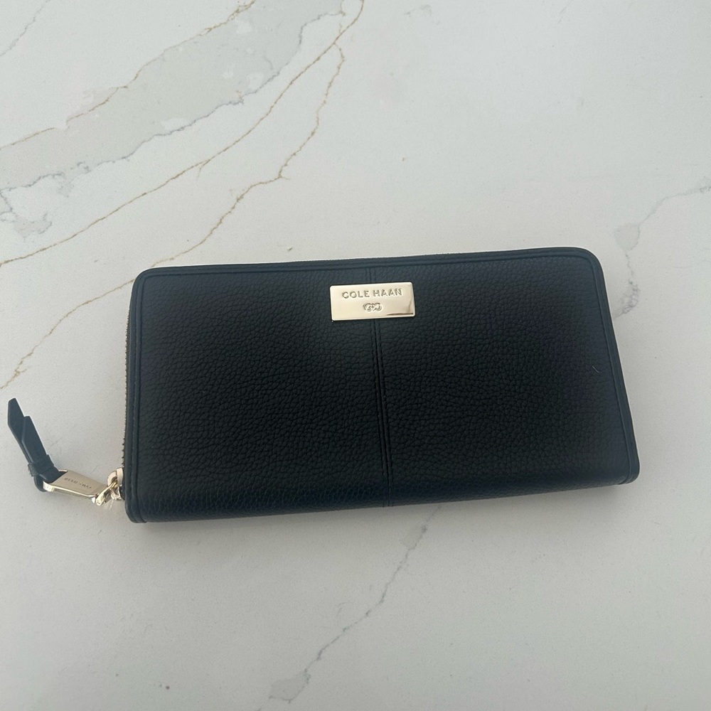 Cole Haan black Leather Wallet - Picture 4 of 7